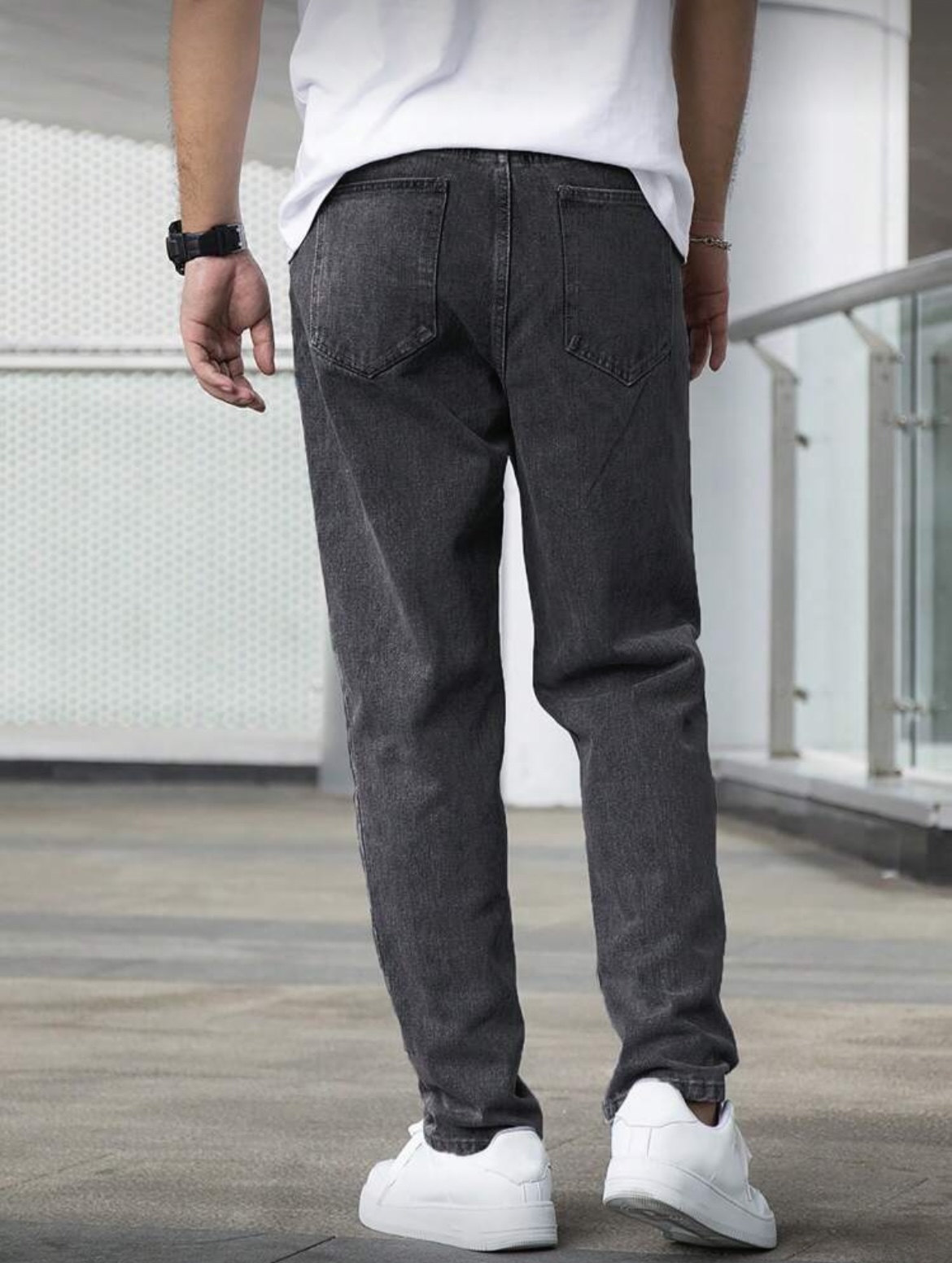 Męskie luźne jeansy o prostym  – Levis Jeans 501 recenzja i cena